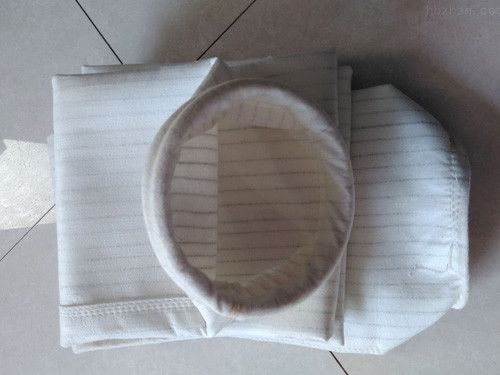 山(shan)西覆膜滌綸(lun)針刺氈除塵(chen)布袋